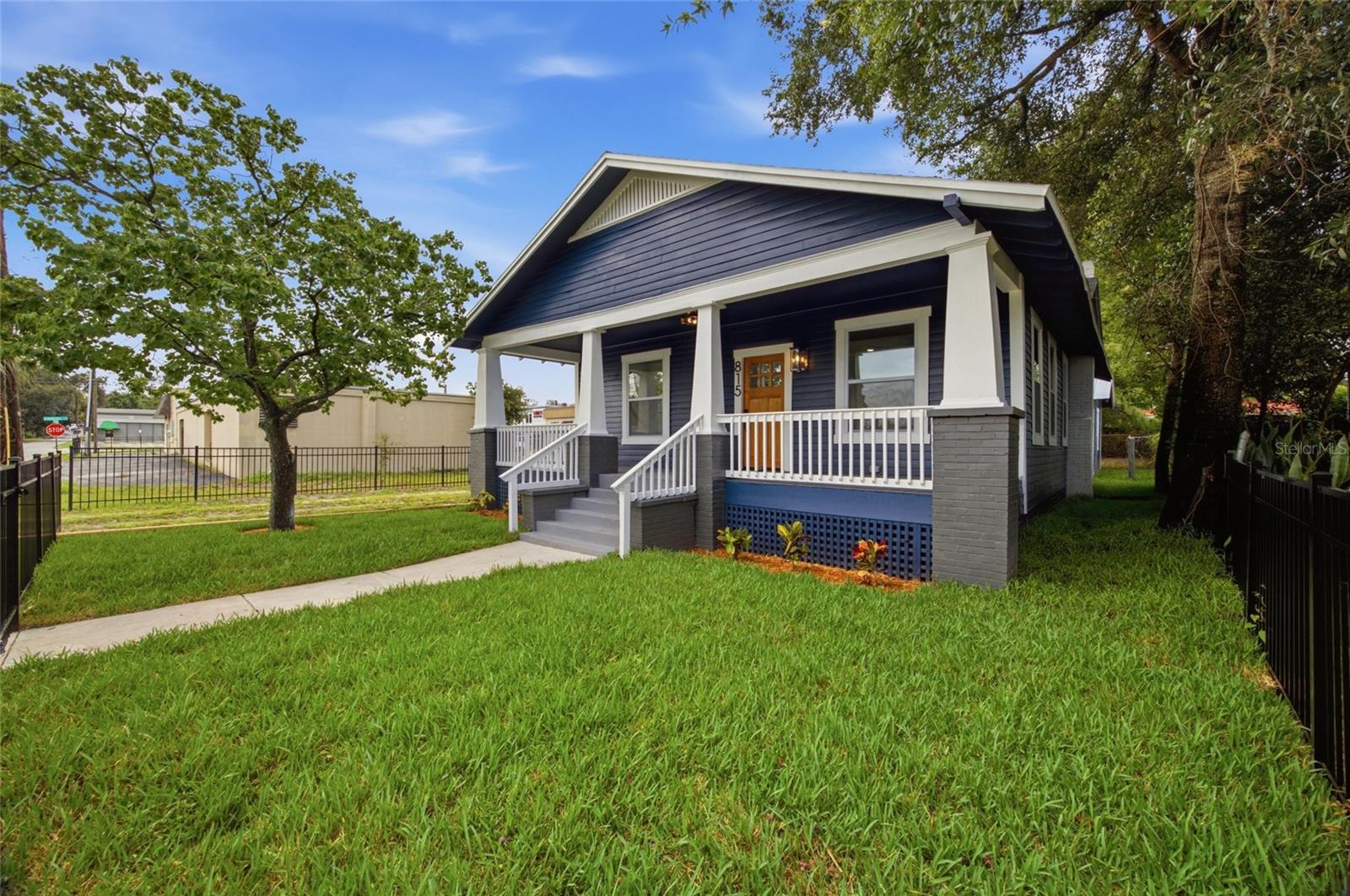 815 E FRIERSON AVE — photo 4