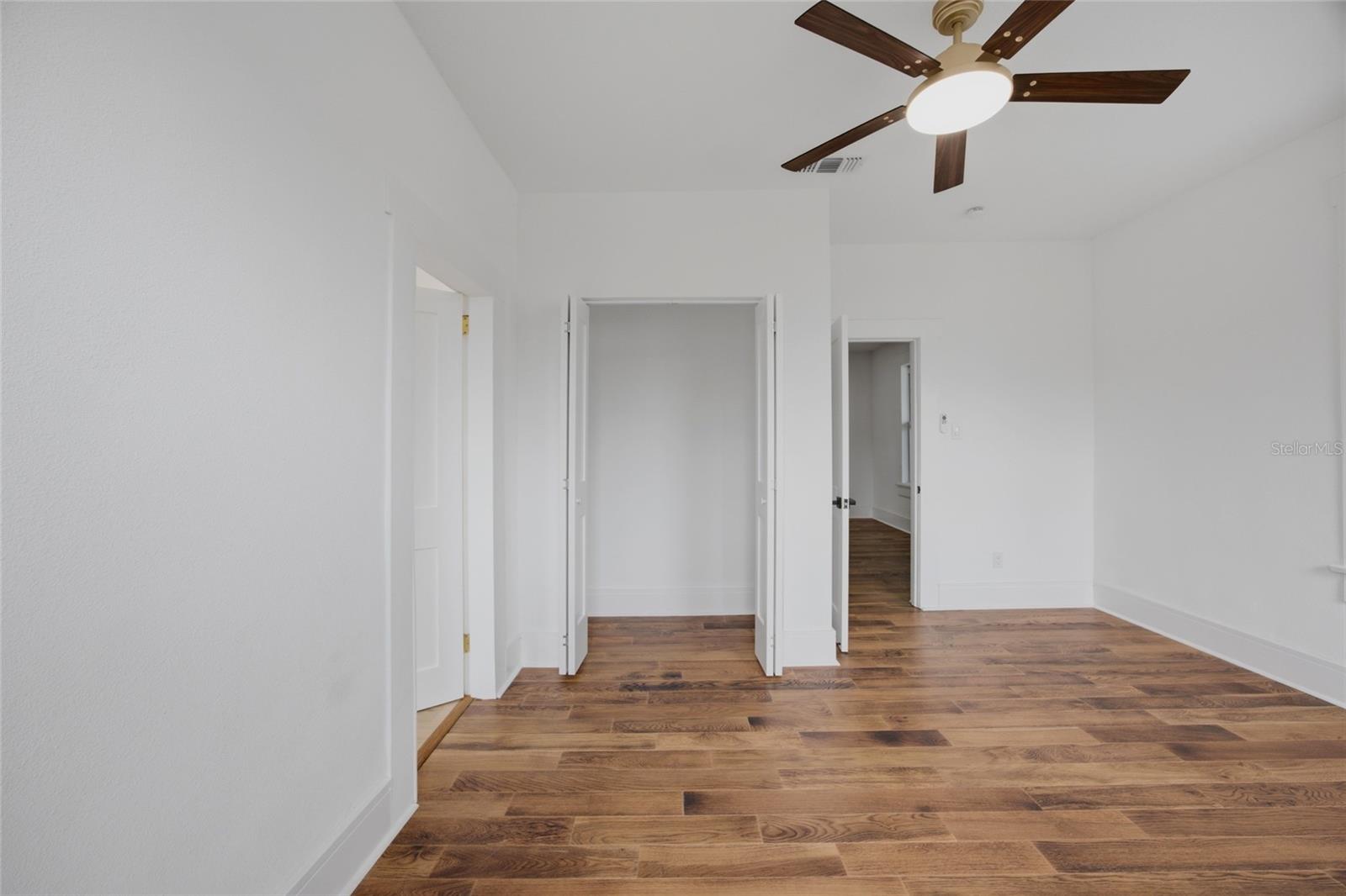 815 E FRIERSON AVE — photo 21
