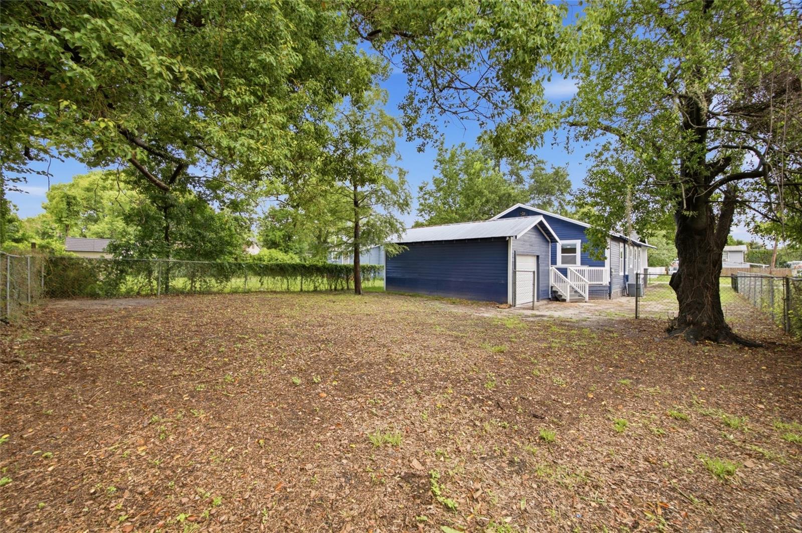 815 E FRIERSON AVE — photo 34