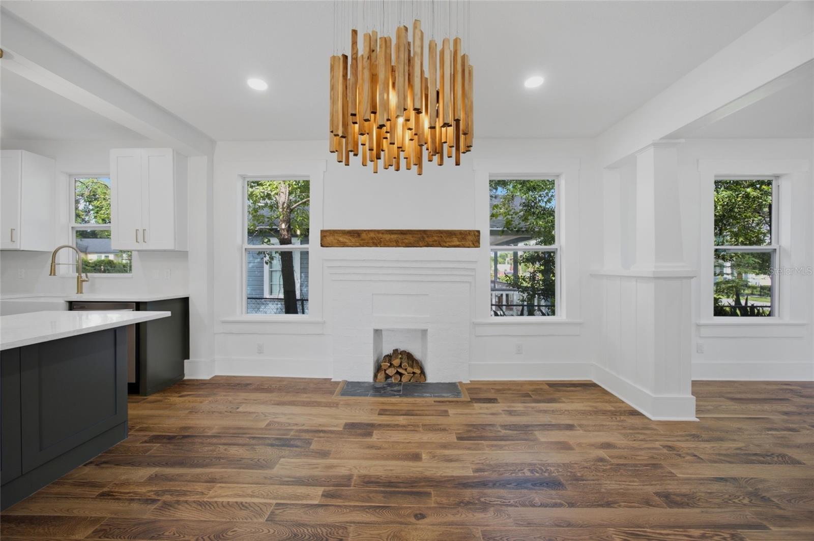 815 E FRIERSON AVE — photo 11