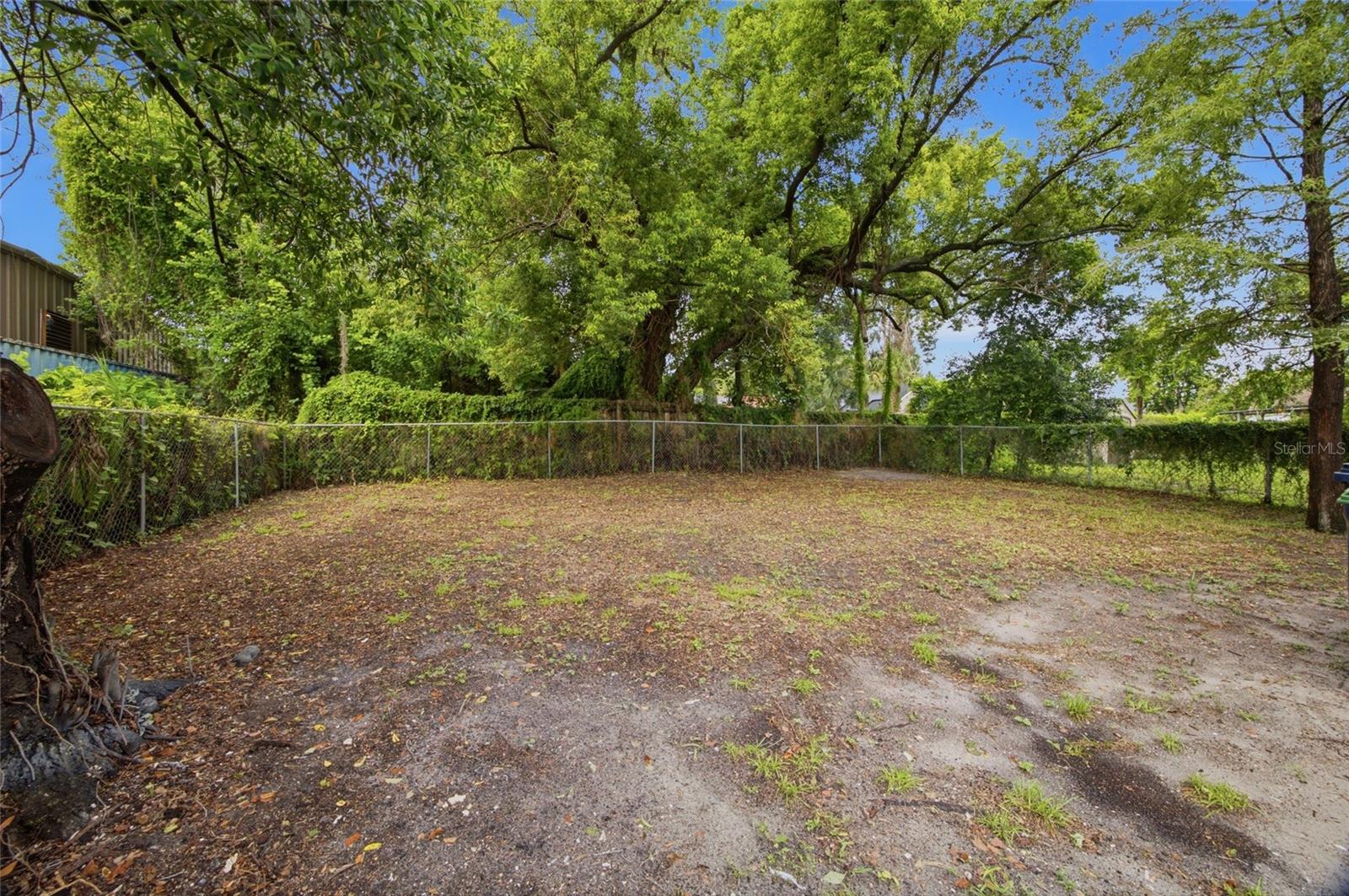 815 E FRIERSON AVE — photo 36