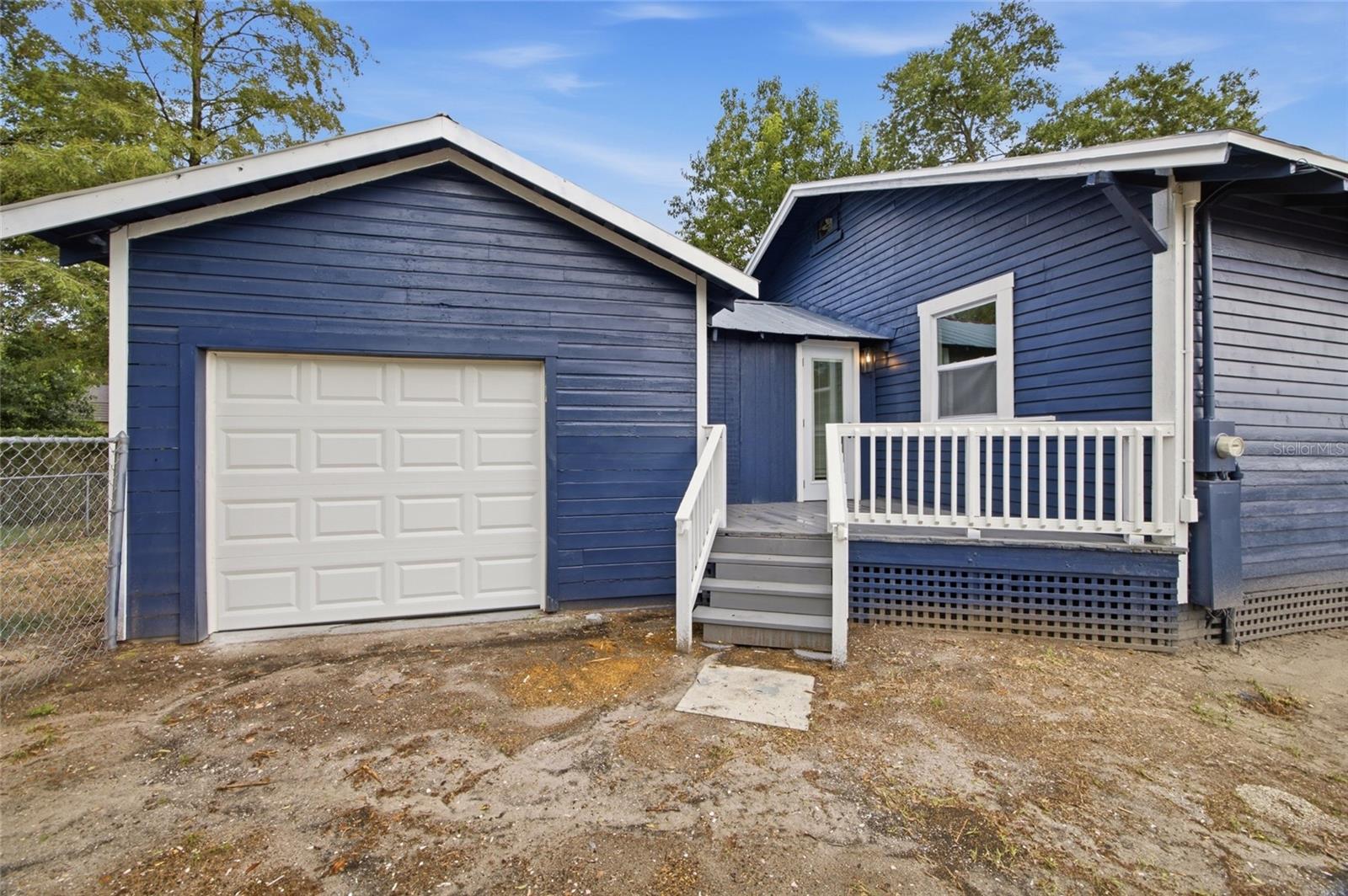 815 E FRIERSON AVE — photo 33