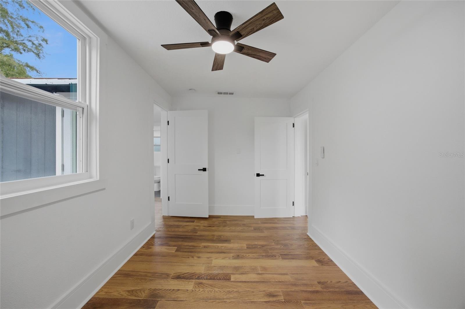815 E FRIERSON AVE — photo 25