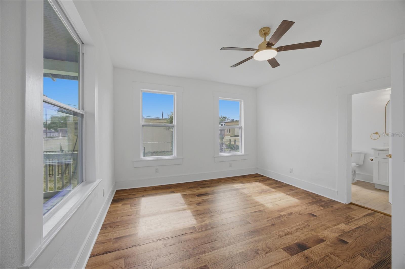 815 E FRIERSON AVE — photo 15