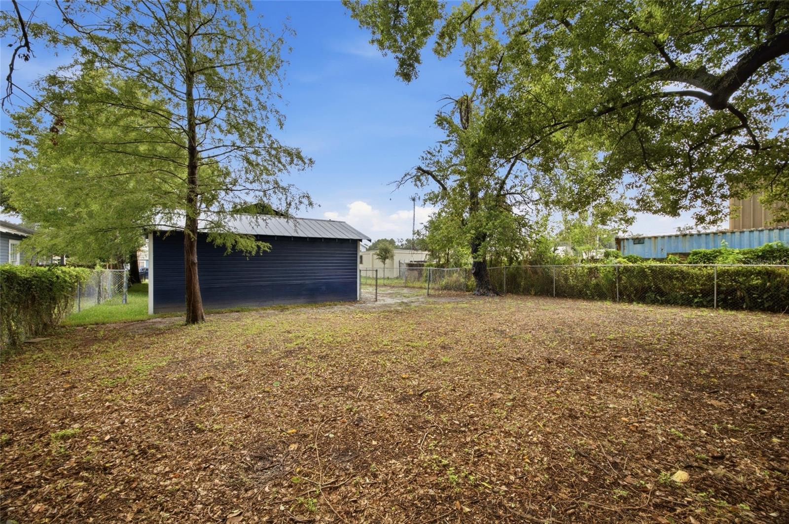 815 E FRIERSON AVE — photo 35