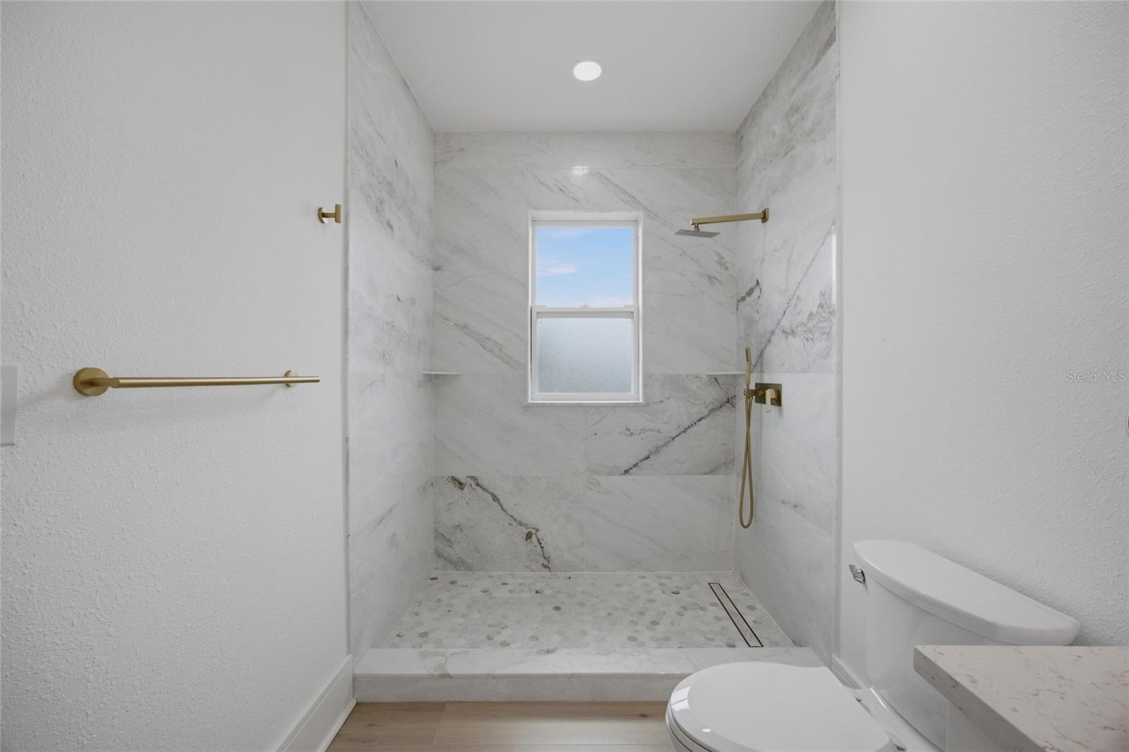 815 E FRIERSON AVE — photo 19