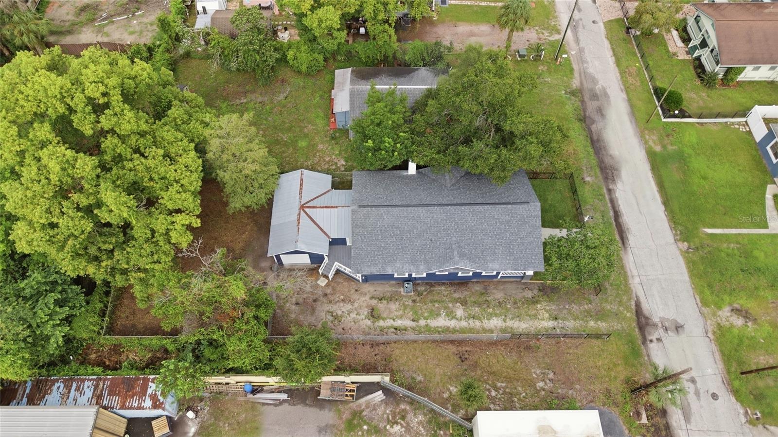 815 E FRIERSON AVE — photo 37