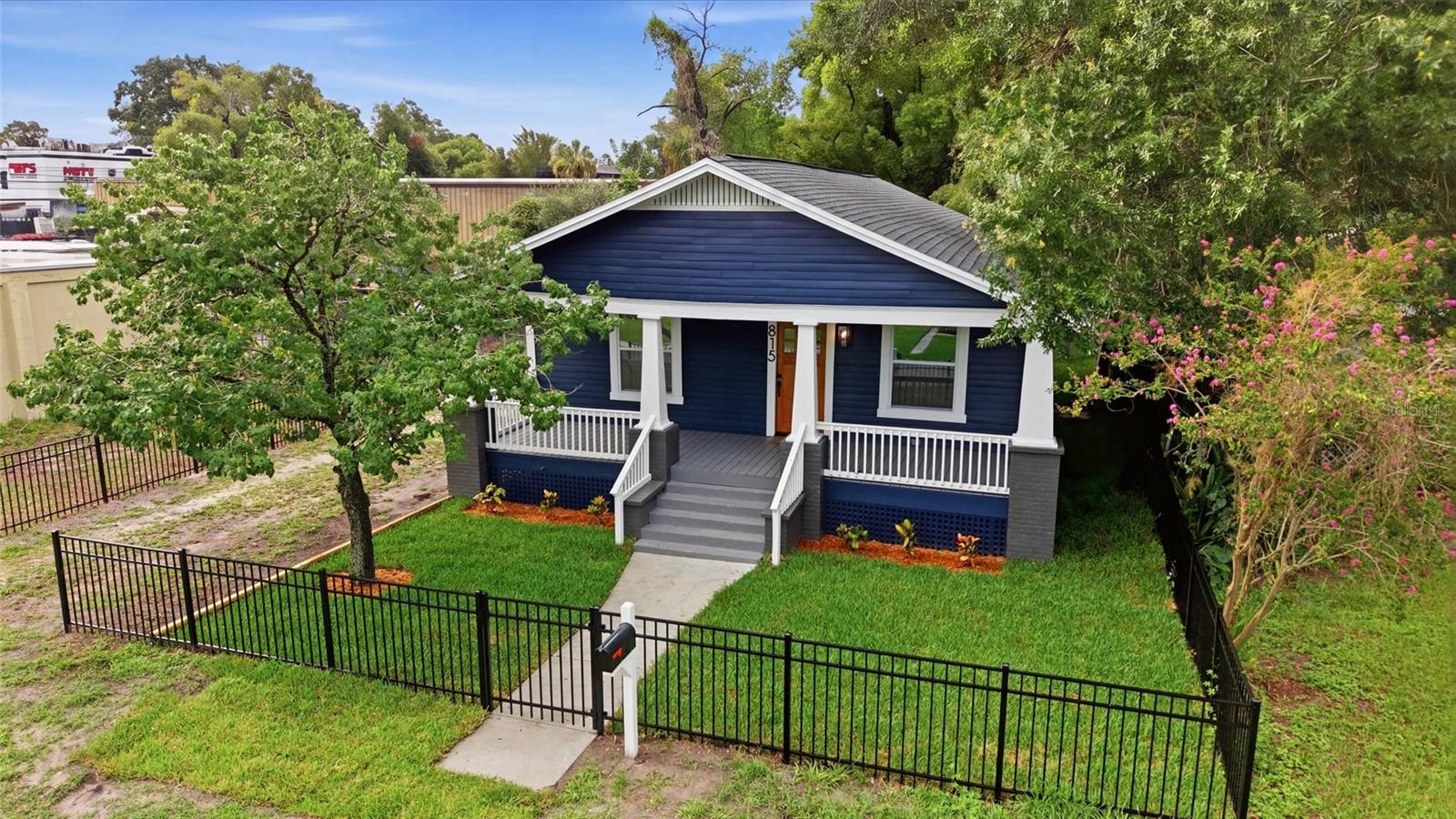 815 E FRIERSON AVE — photo 2