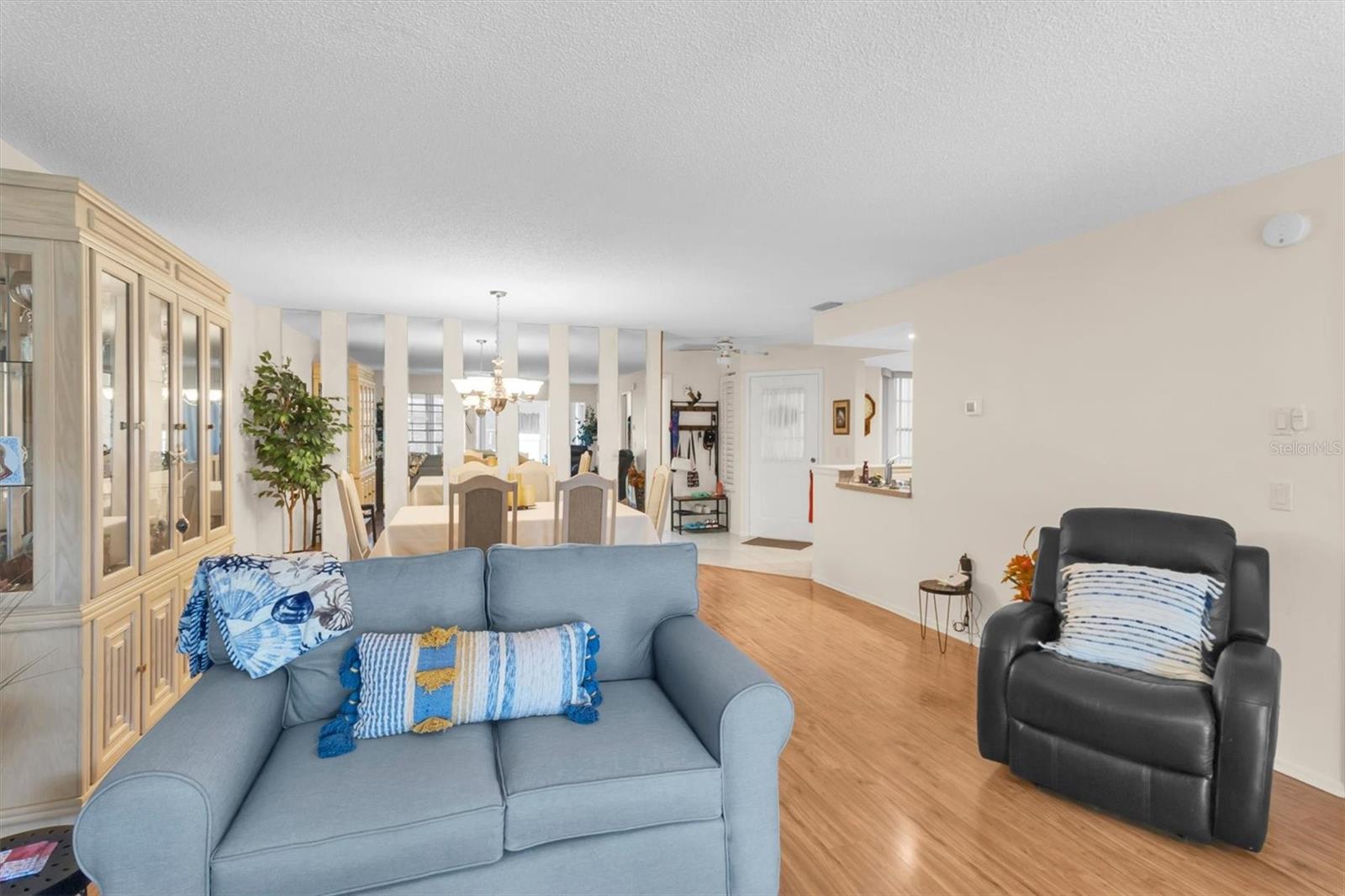 11436 VERSAILLES LN — photo 11