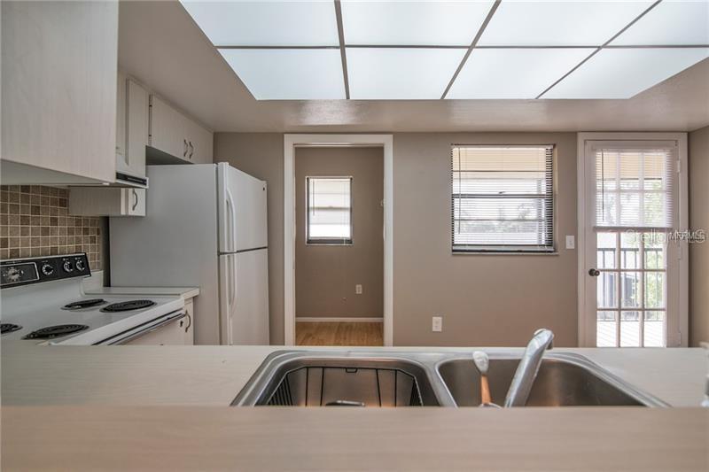 2415 BAYSHORE GARDENS PKWY #7 — photo 10