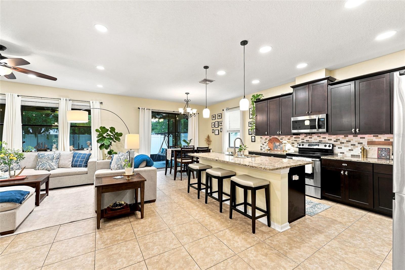 1008 OAKCREST DR — photo 4