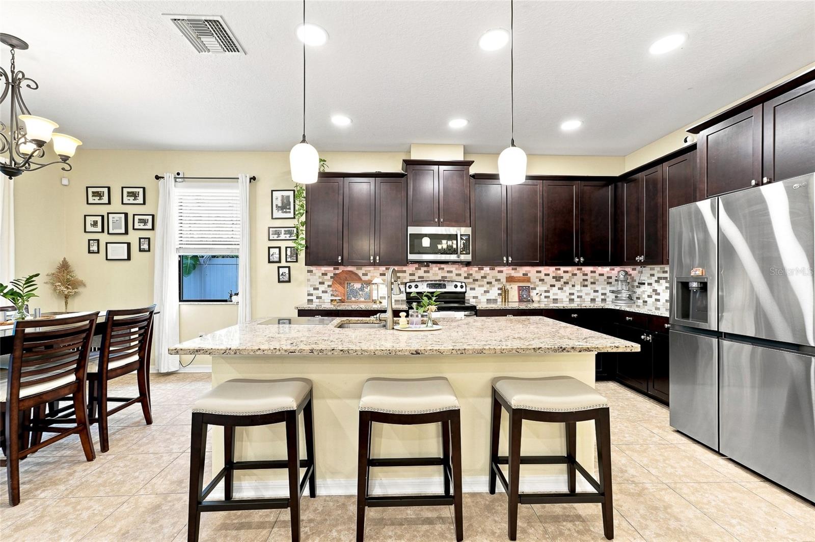 1008 OAKCREST DR — photo 8