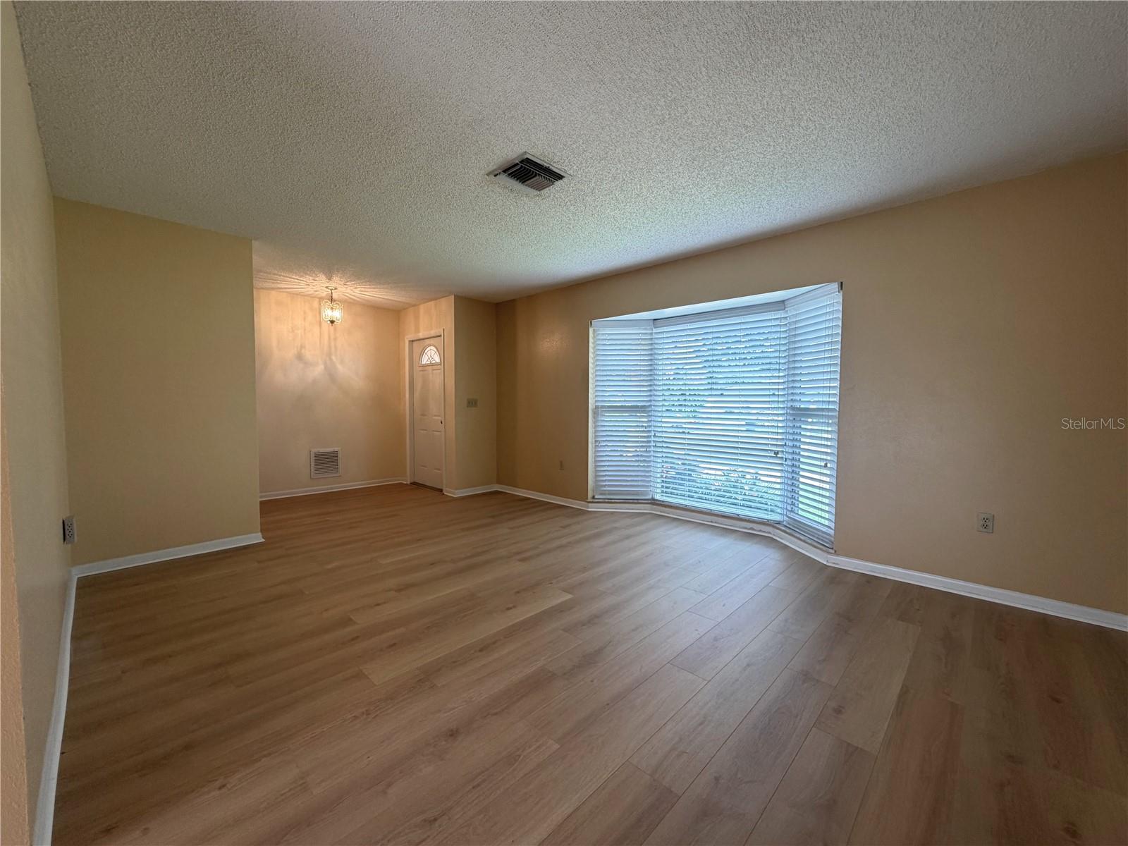 1112 40TH AVE NE — photo 4