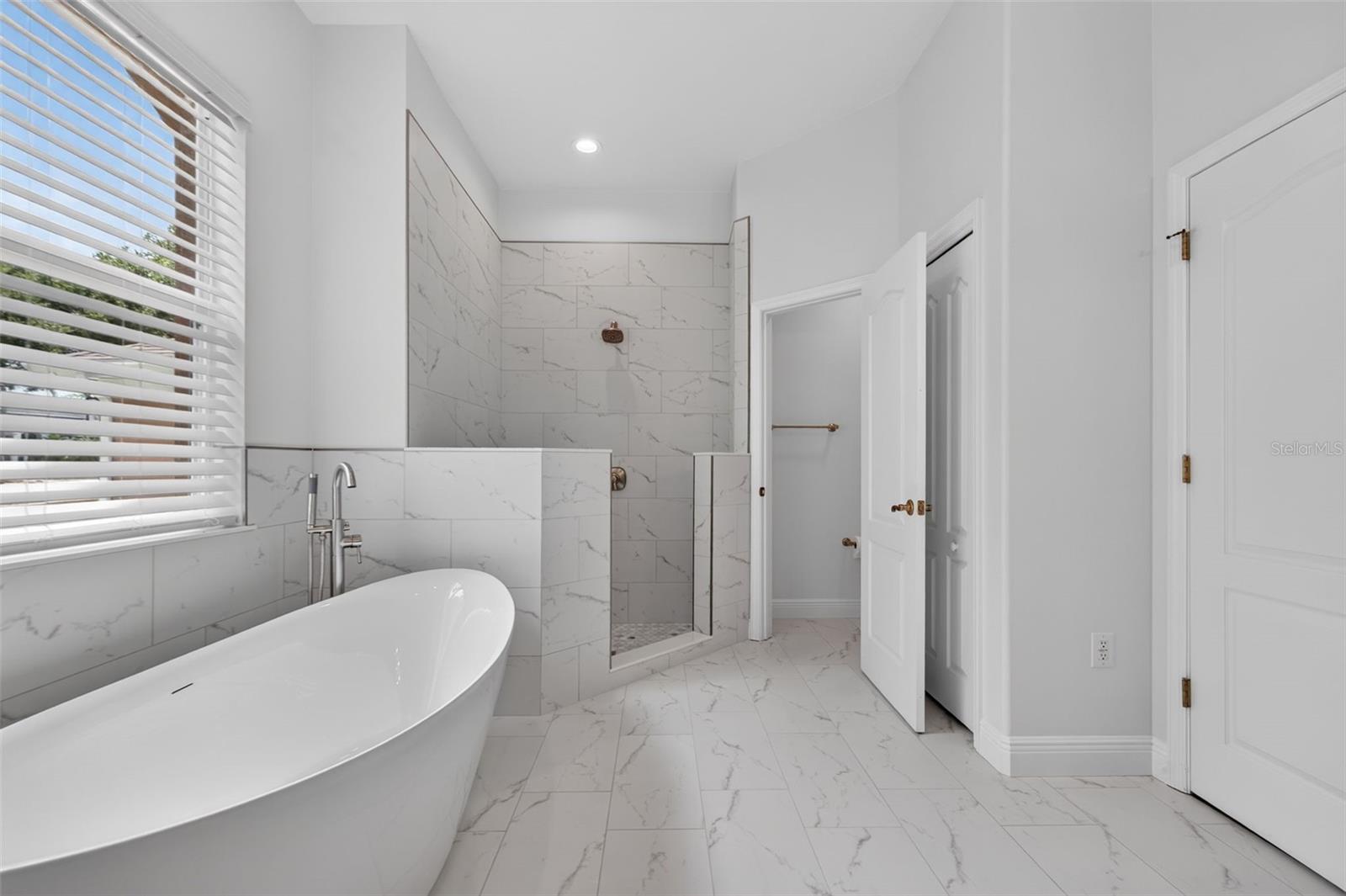 2813 HAMPTON PLACE CT — photo 28