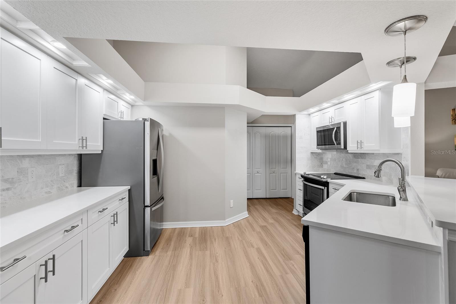 22861 STERLING MANOR LOOP — photo 8