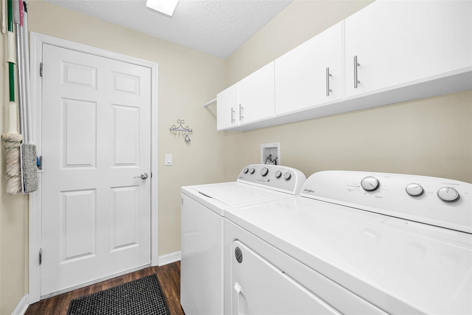 1553 ARLINGTON OAKS CT — photo 32