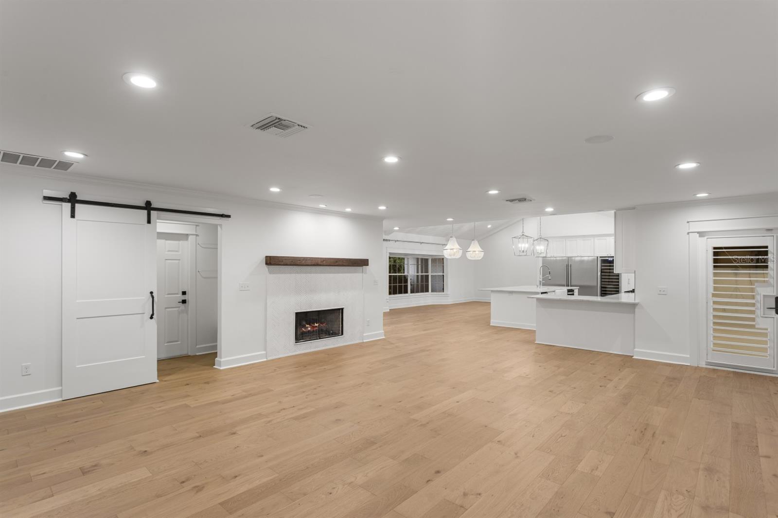 4415 W CLEAR AVE — photo 4