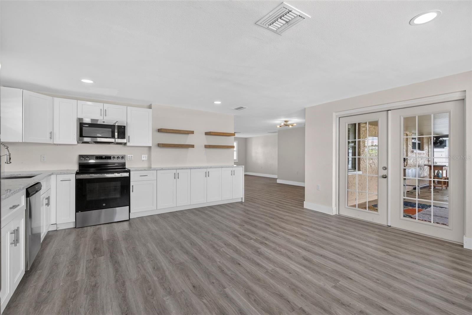 13224 NEPTUNE DR — photo 35