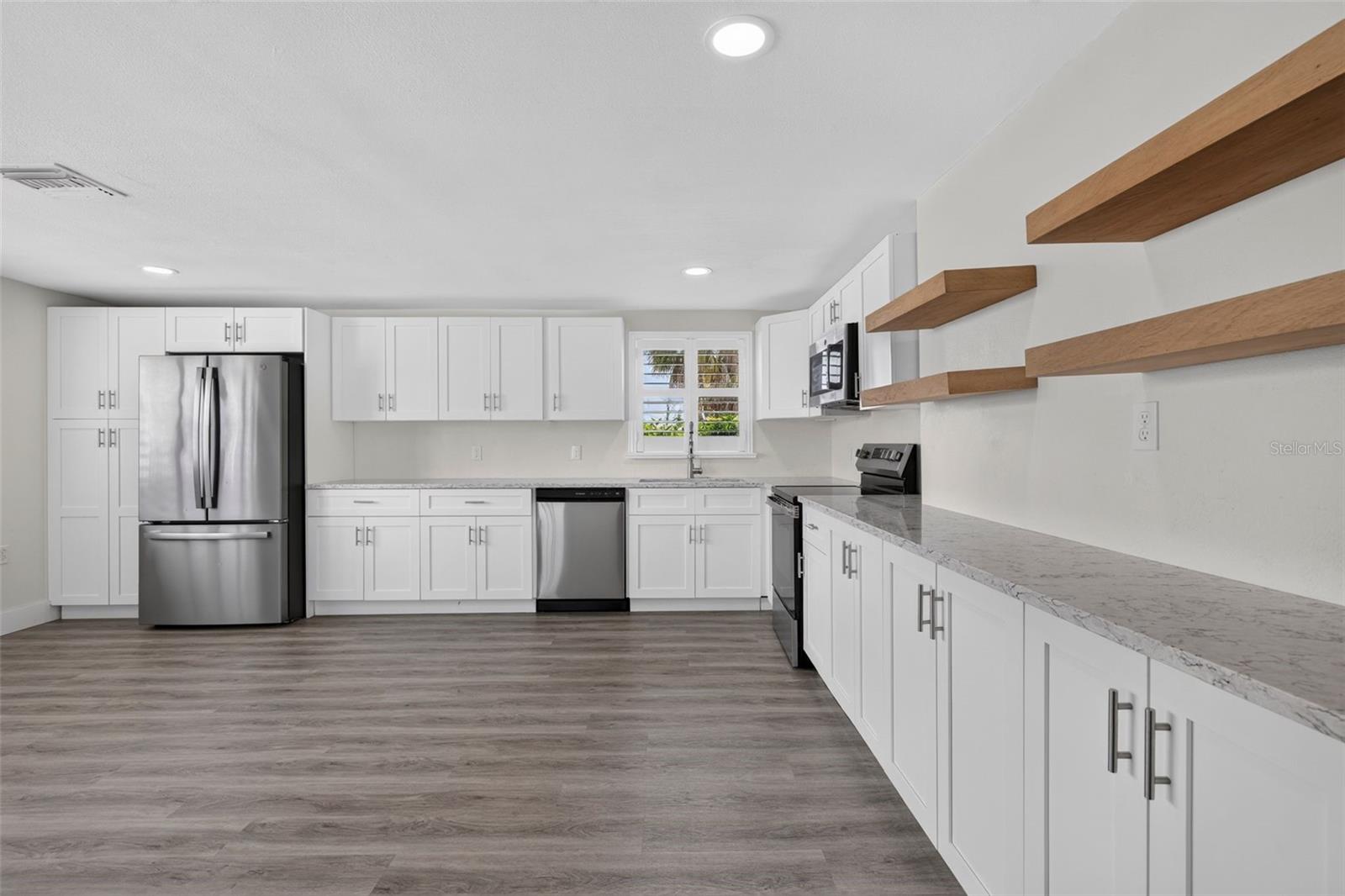 13224 NEPTUNE DR — photo 37