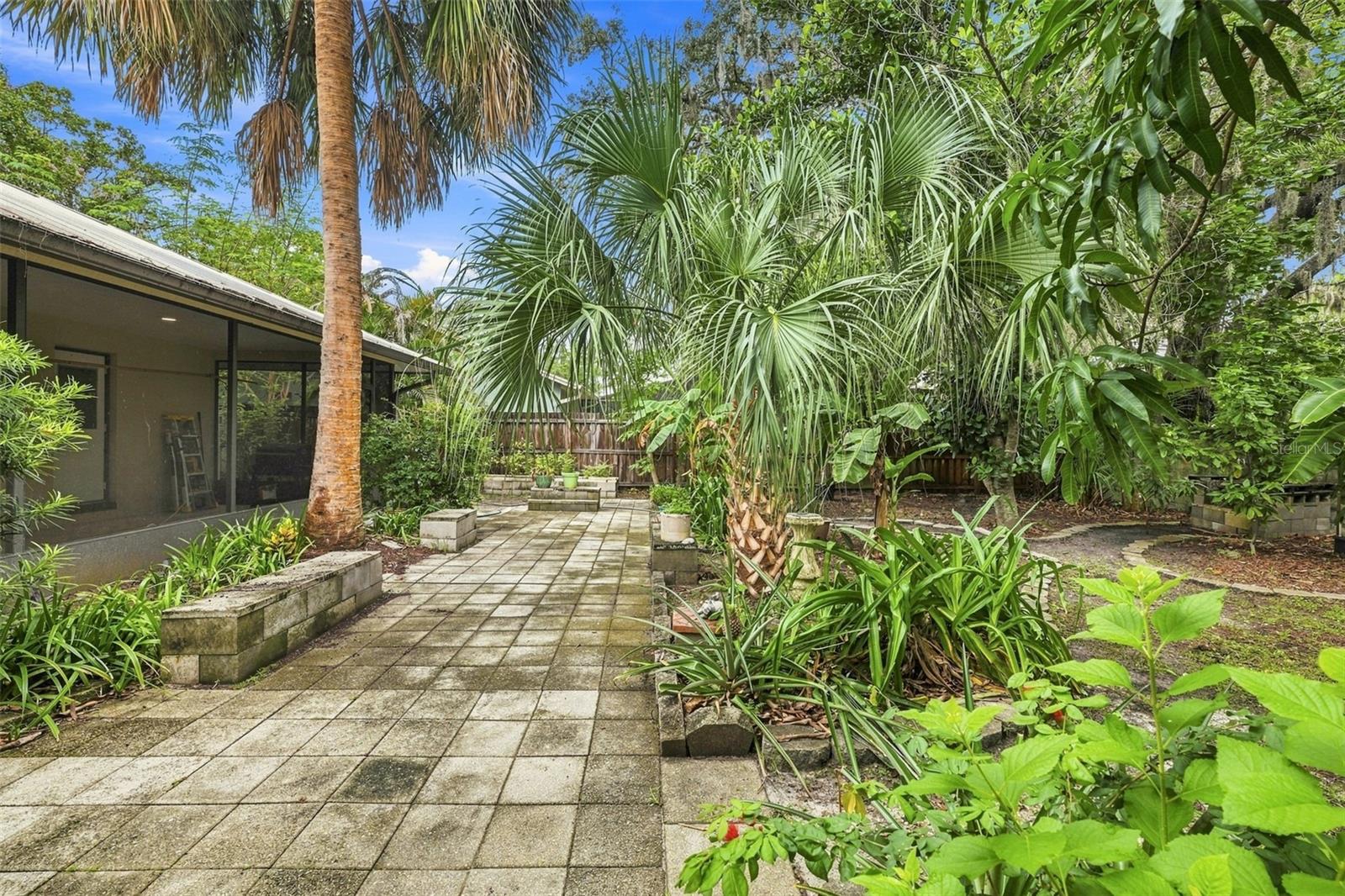 2107 W FORE DR — photo 40