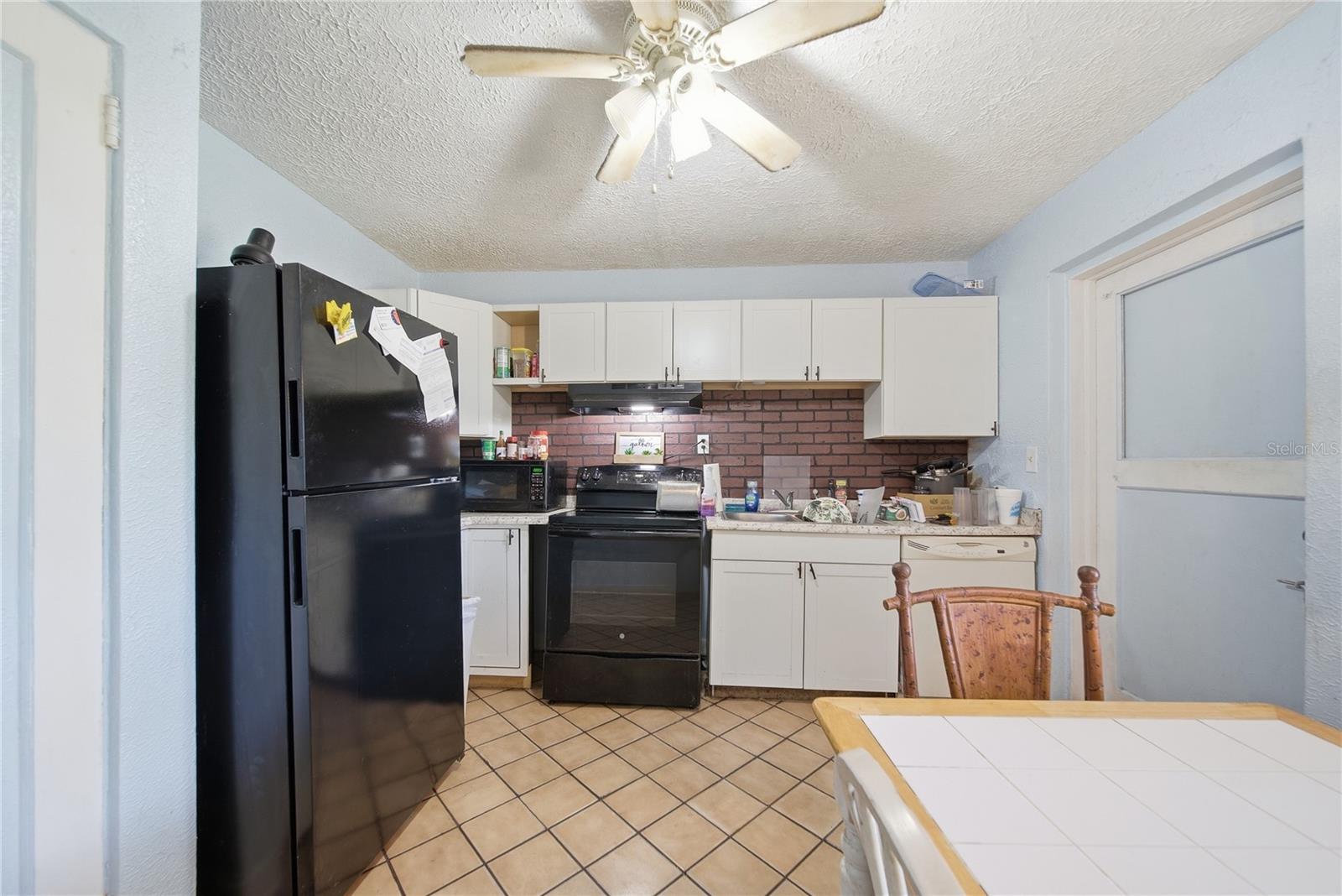 831 GRAND CENTRAL ST — photo 16