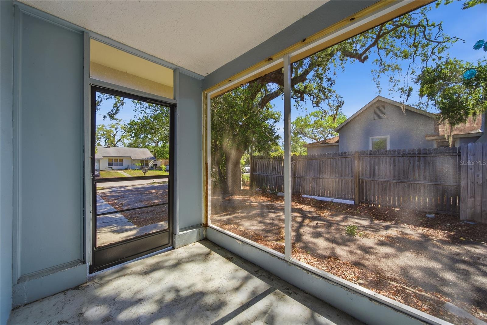 831 GRAND CENTRAL ST — photo 12