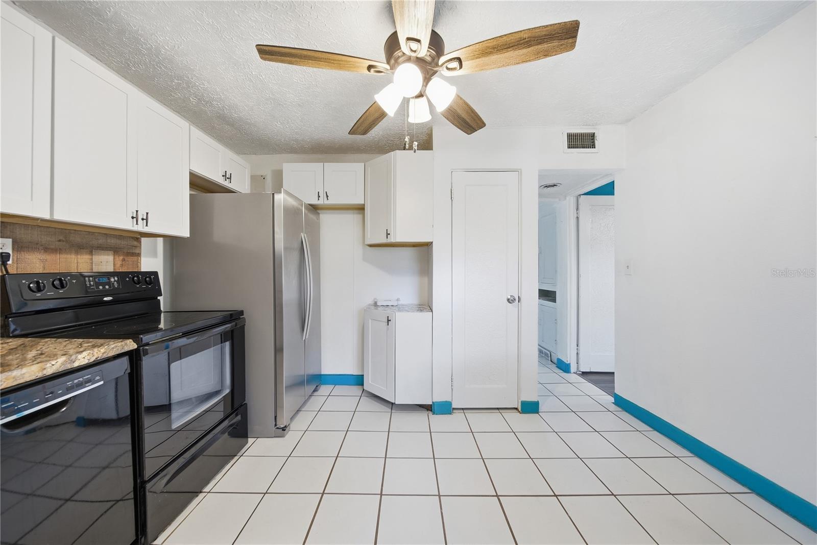 831 GRAND CENTRAL ST — photo 24