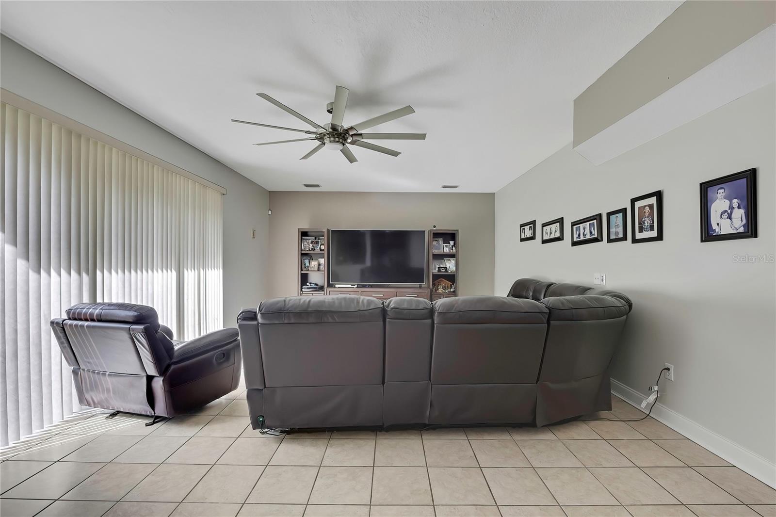 25724 FRITH ST — photo 25