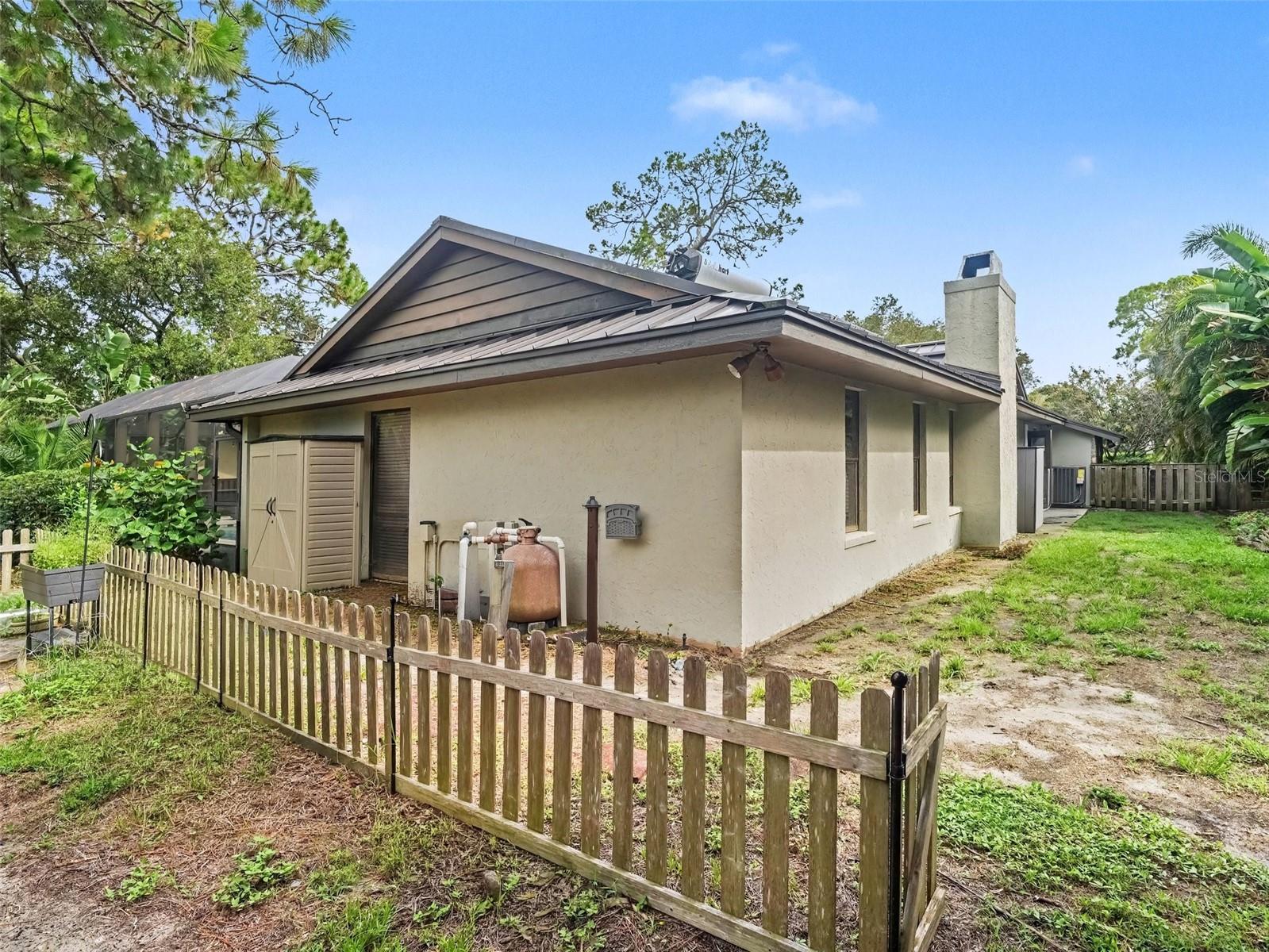 3911 COUNTRY VIEW CIR — photo 30