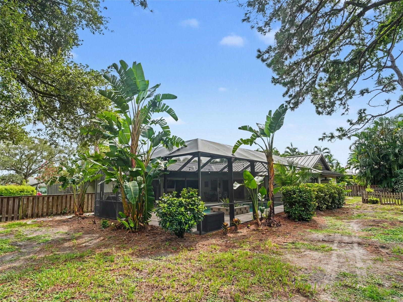 3911 COUNTRY VIEW CIR — photo 32