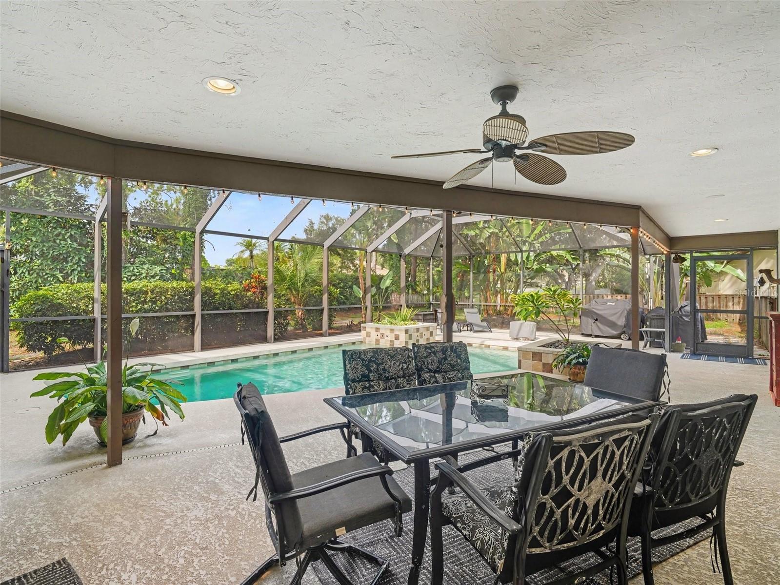 3911 COUNTRY VIEW CIR — photo 28