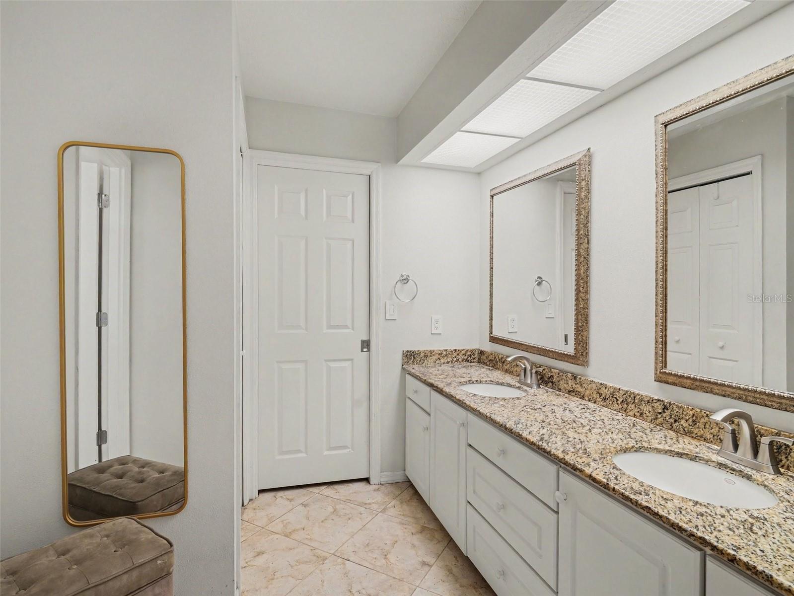 3911 COUNTRY VIEW CIR — photo 19