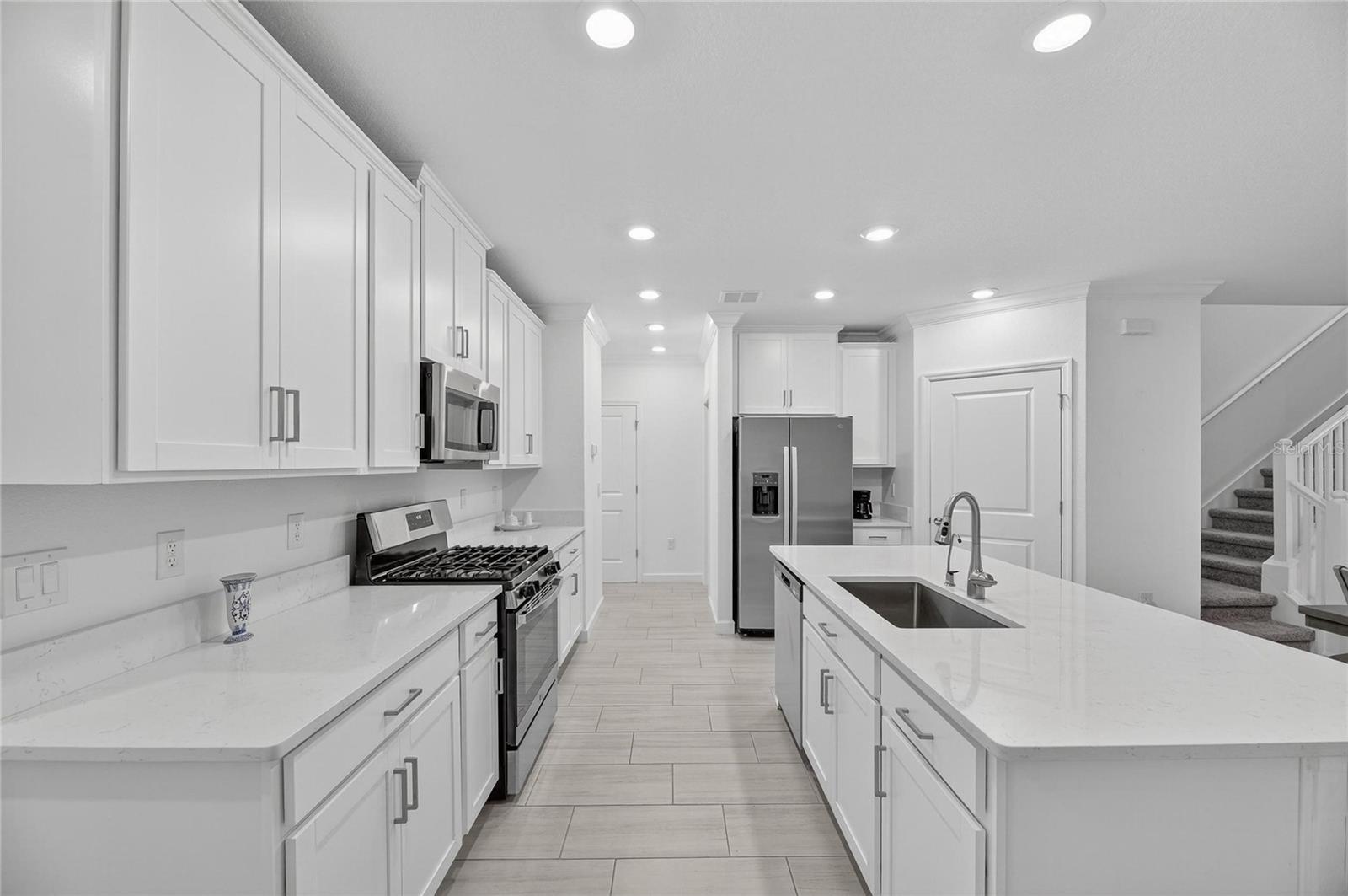 17334 HOLLY WELL AVE — photo 22