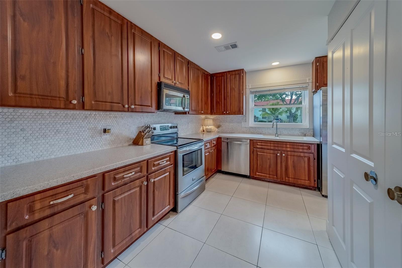 2700 BAYSHORE BLVD #588 — photo 6