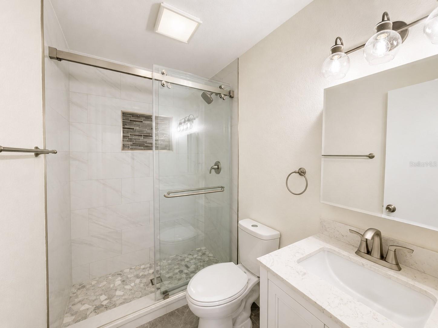 7301 N DARTMOUTH AVE — photo 13