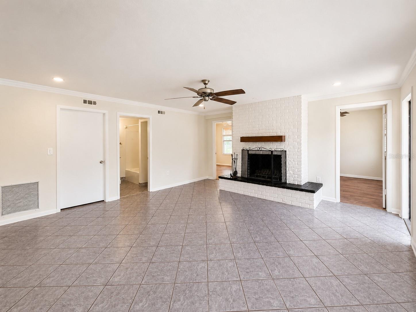 7301 N DARTMOUTH AVE — photo 2