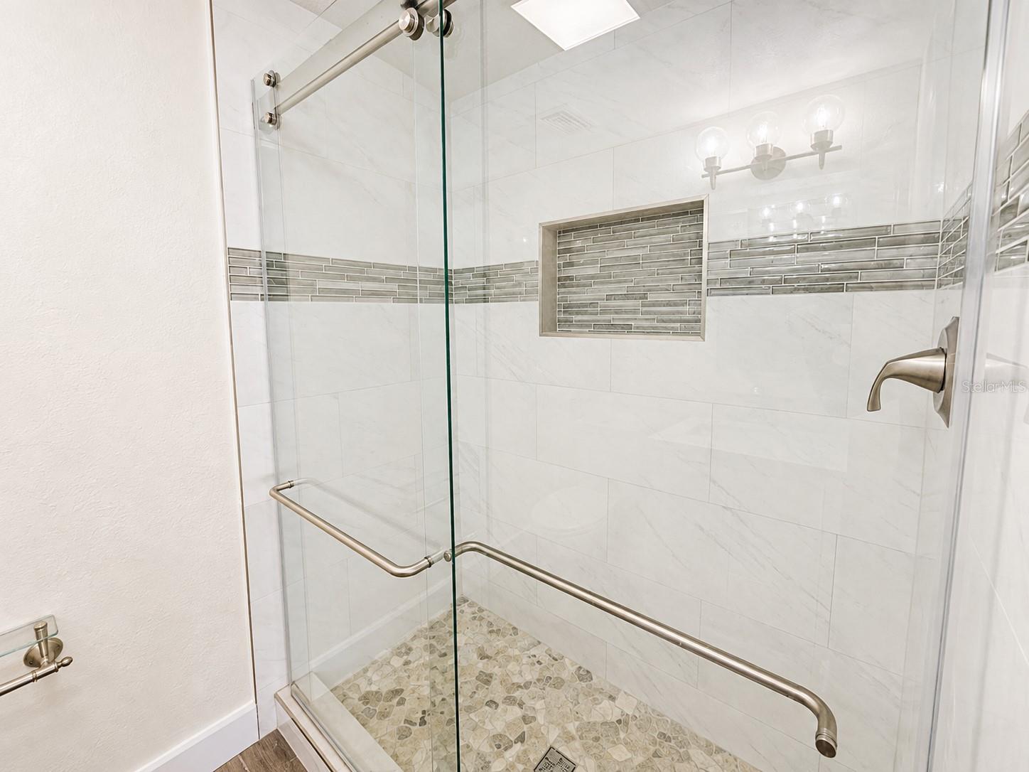 7301 N DARTMOUTH AVE — photo 15