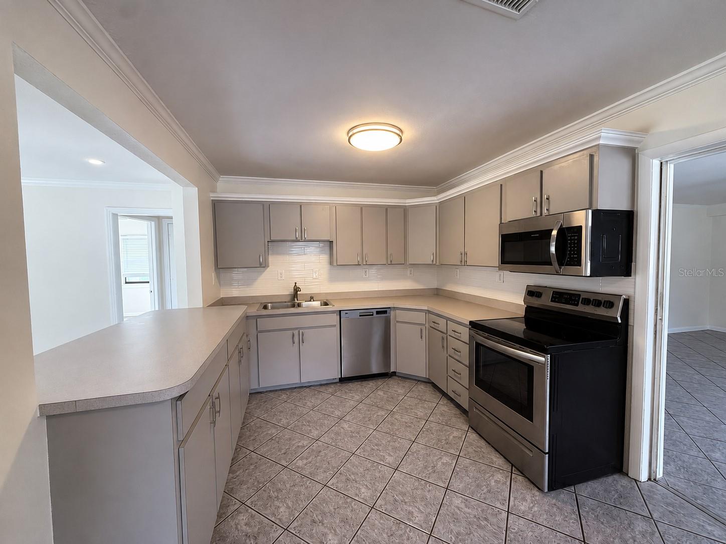 7301 N DARTMOUTH AVE — photo 6