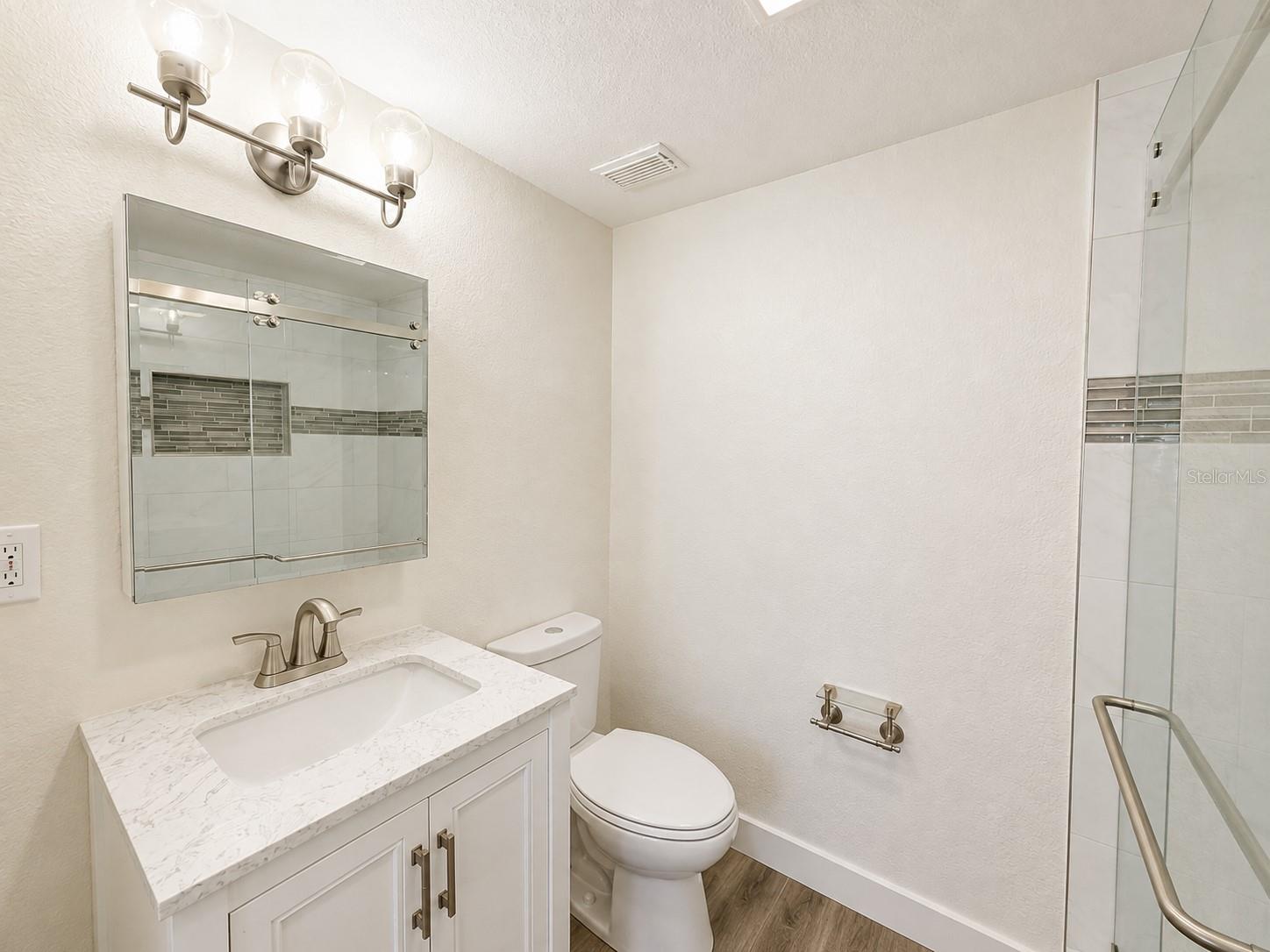 7301 N DARTMOUTH AVE — photo 14