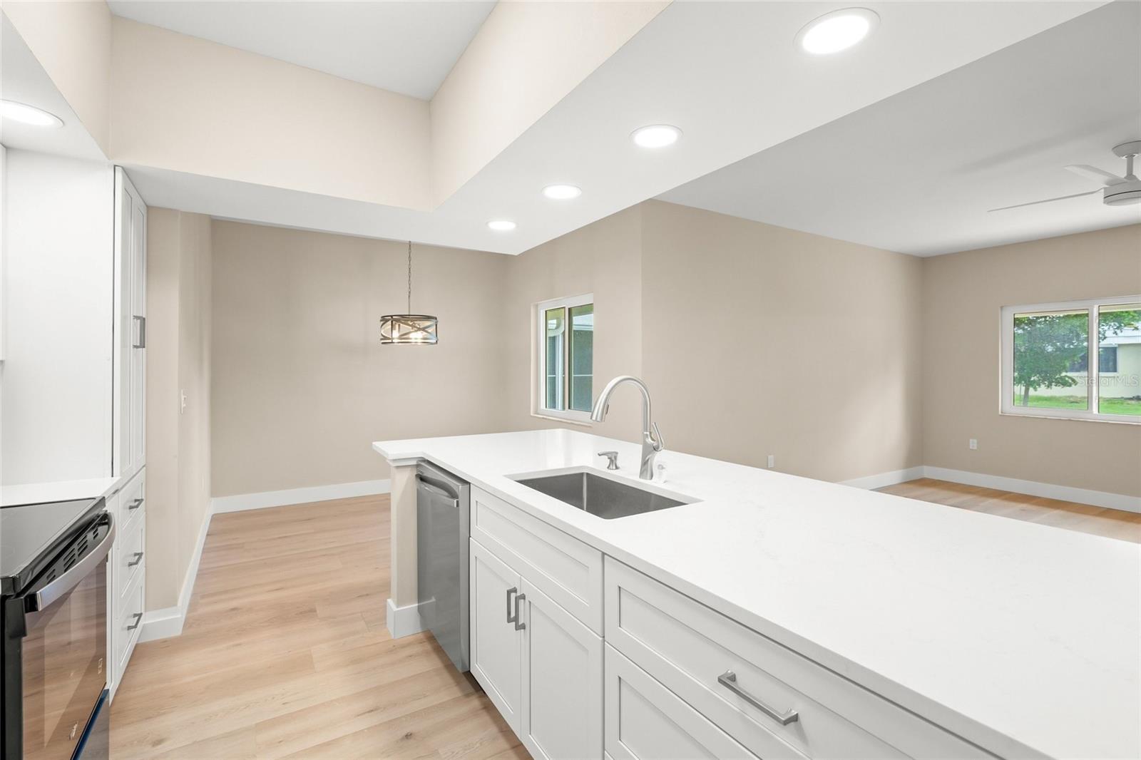 5823 TIDEWOOD AVE #19 — photo 8