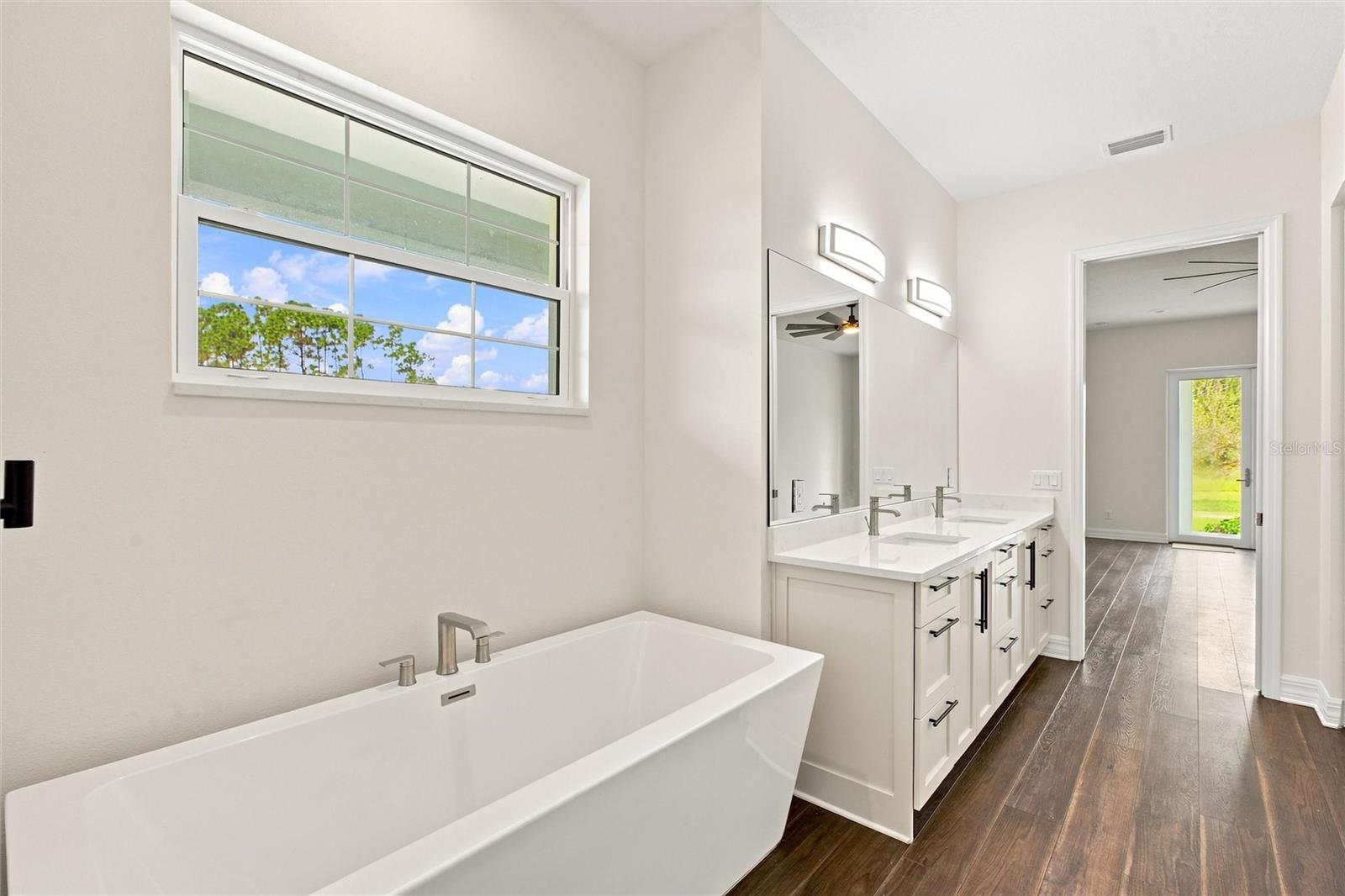 8146 TROPICAIRE BLVD — photo 32