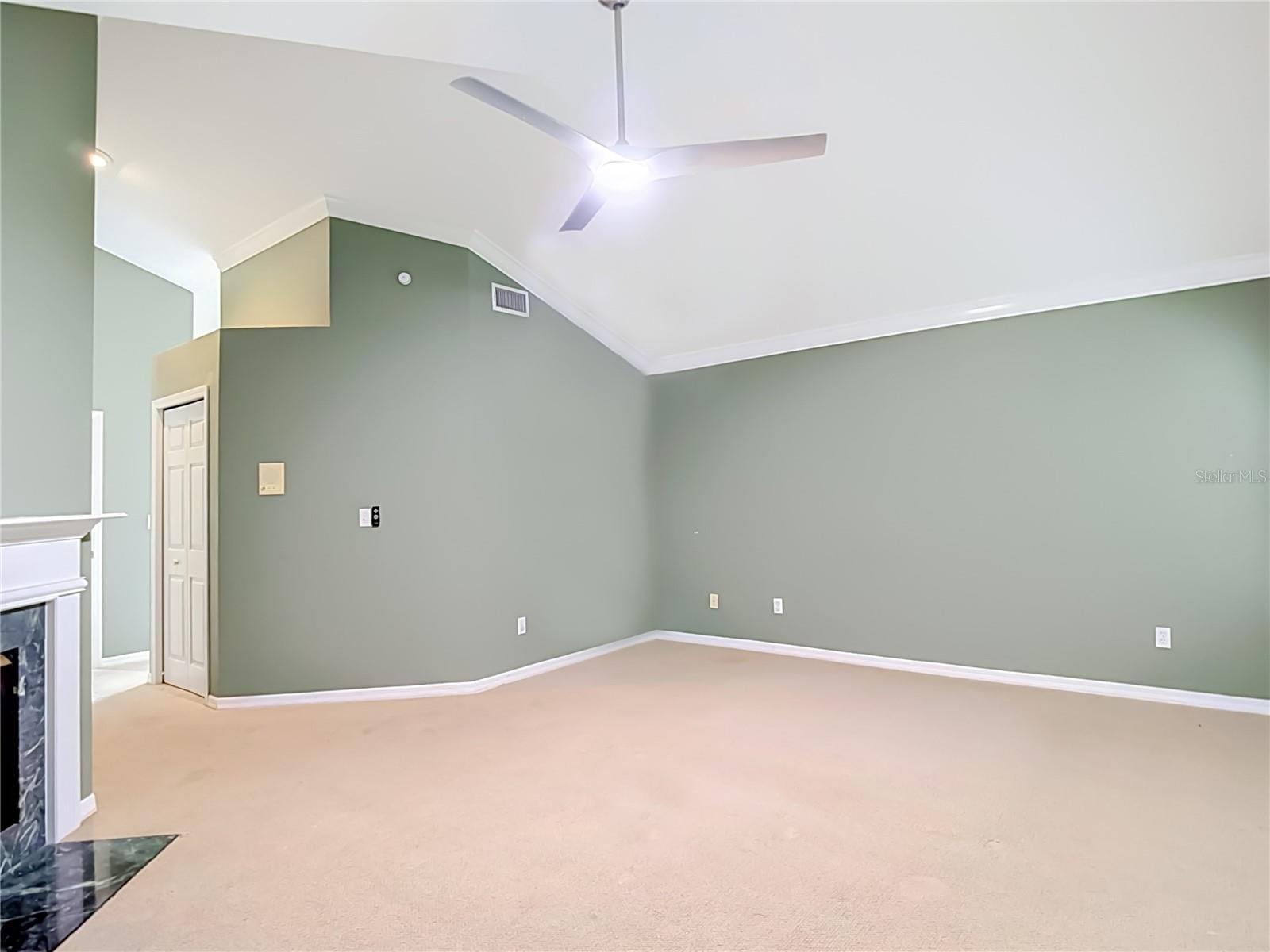 15886 SANCTUARY DR — photo 34
