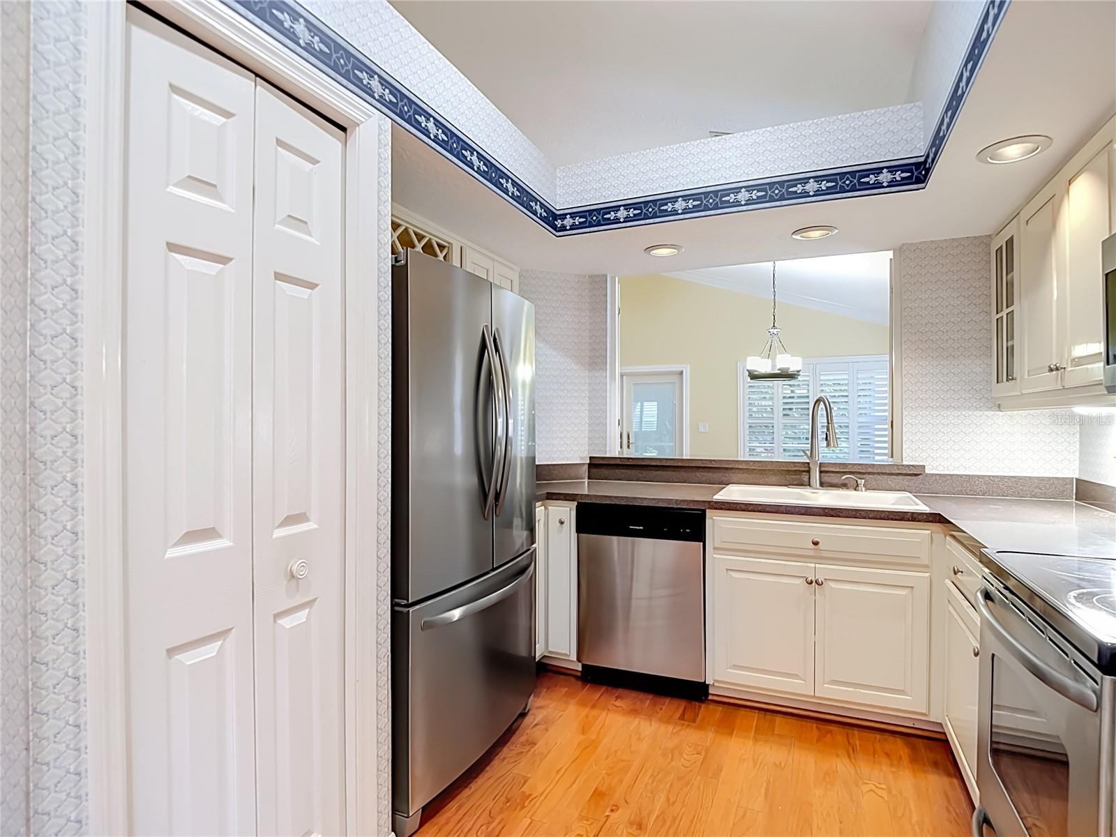 15886 SANCTUARY DR — photo 14