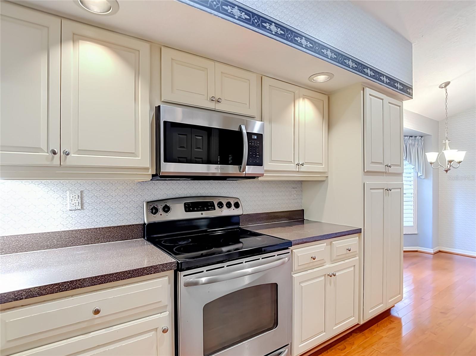 15886 SANCTUARY DR — photo 17