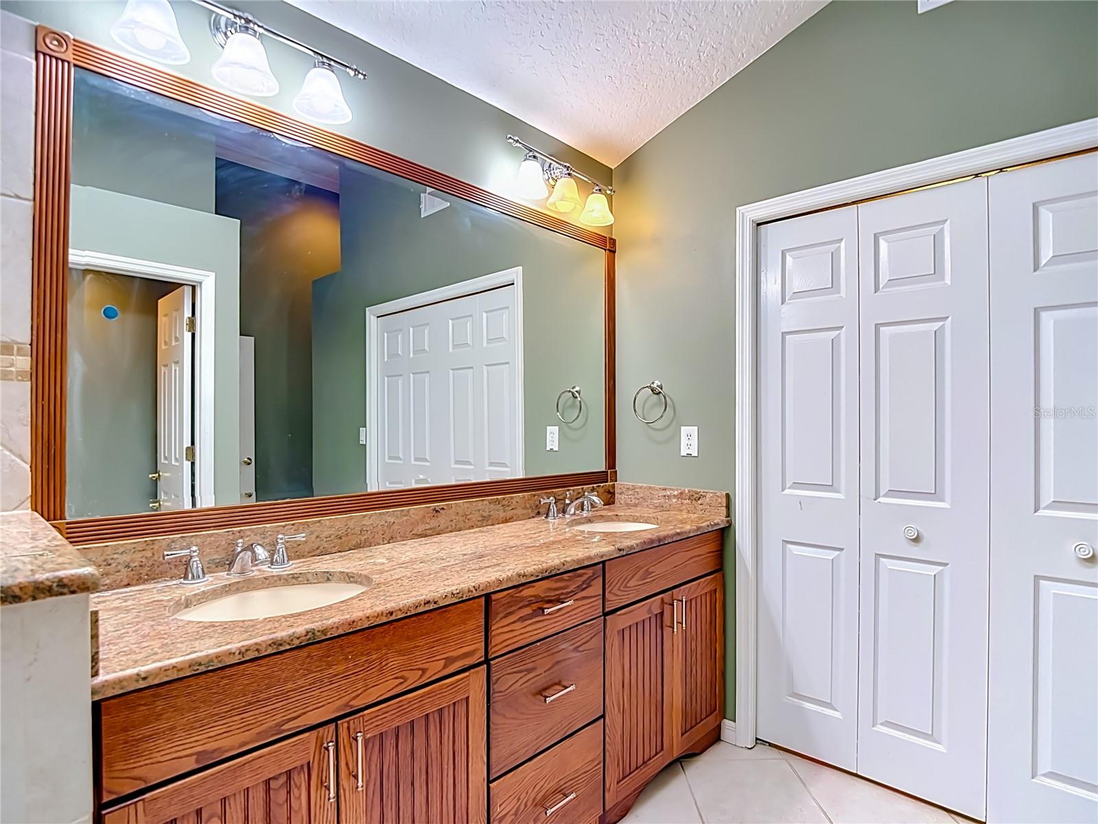 15886 SANCTUARY DR — photo 43