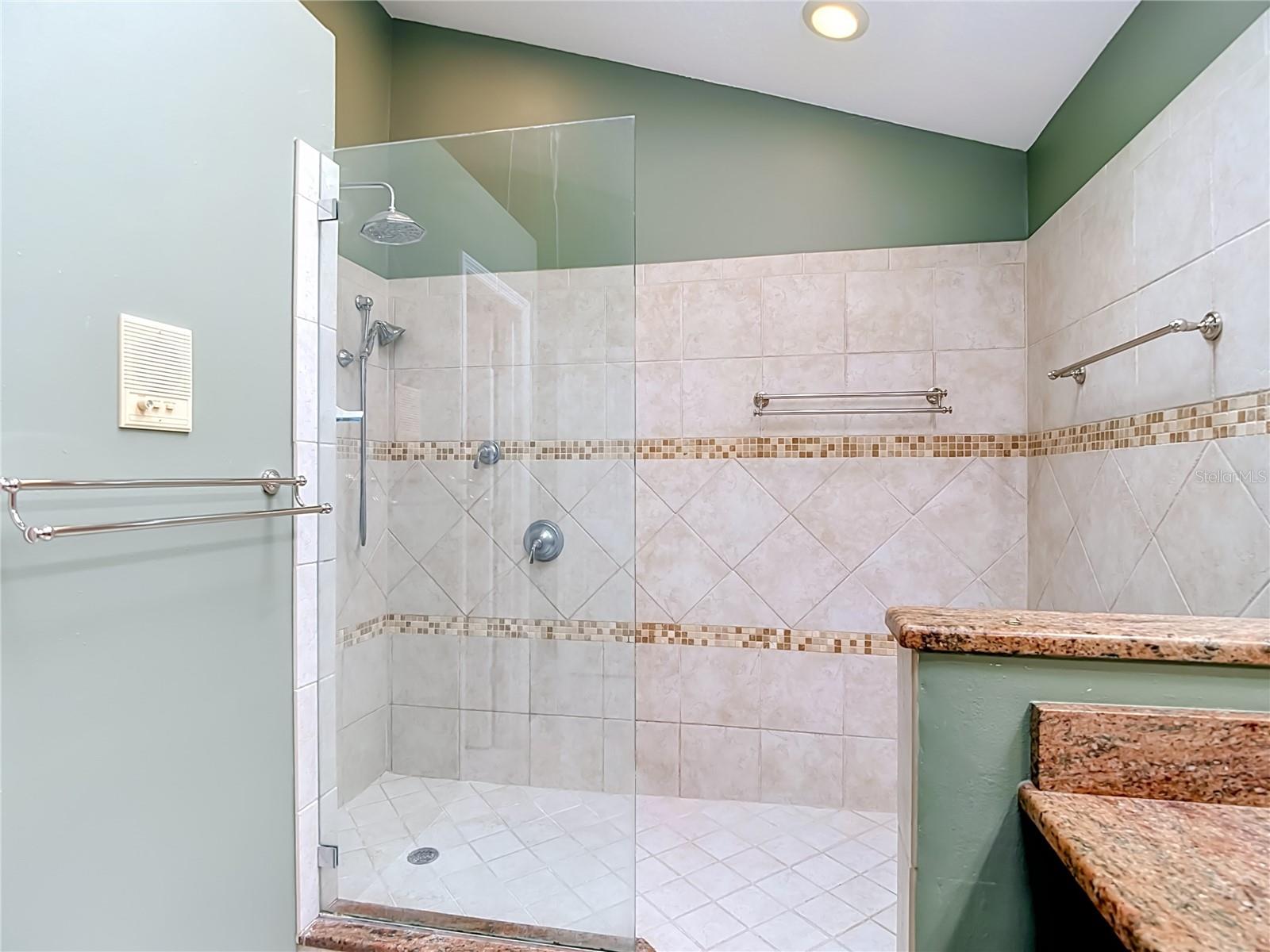 15886 SANCTUARY DR — photo 41