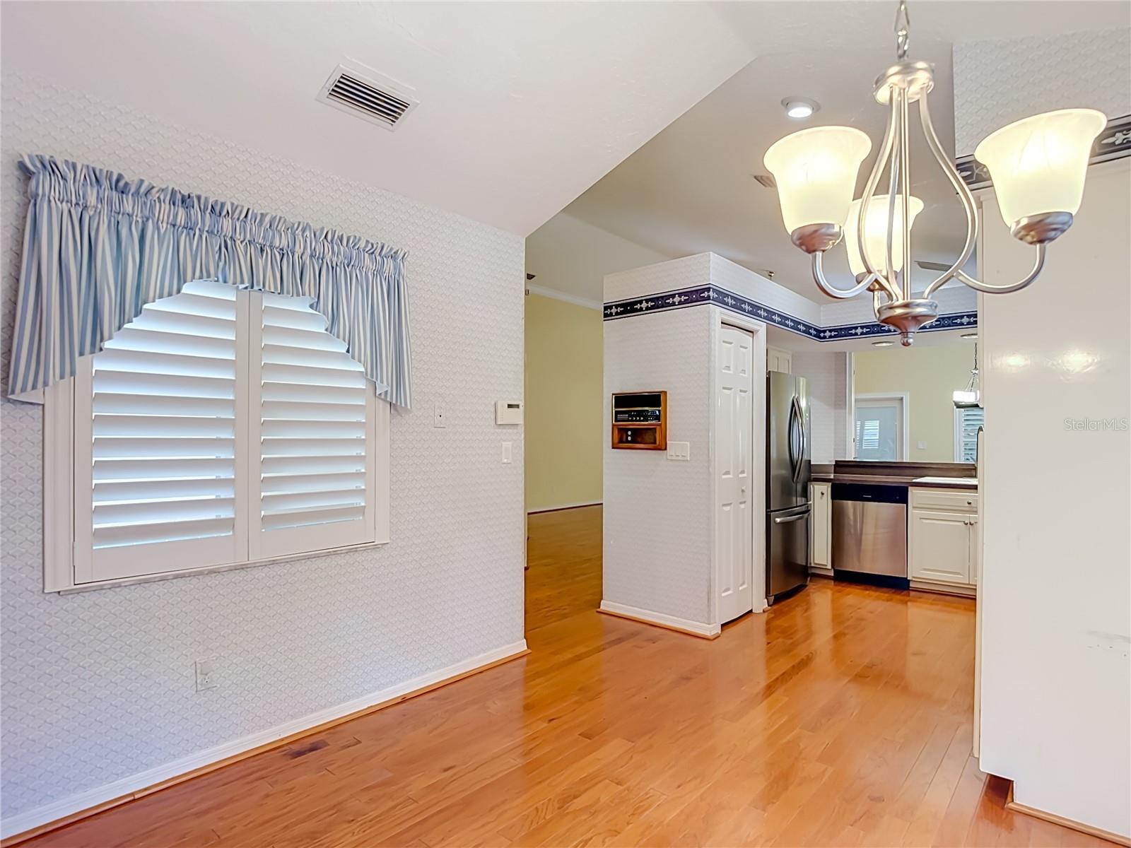 15886 SANCTUARY DR — photo 10