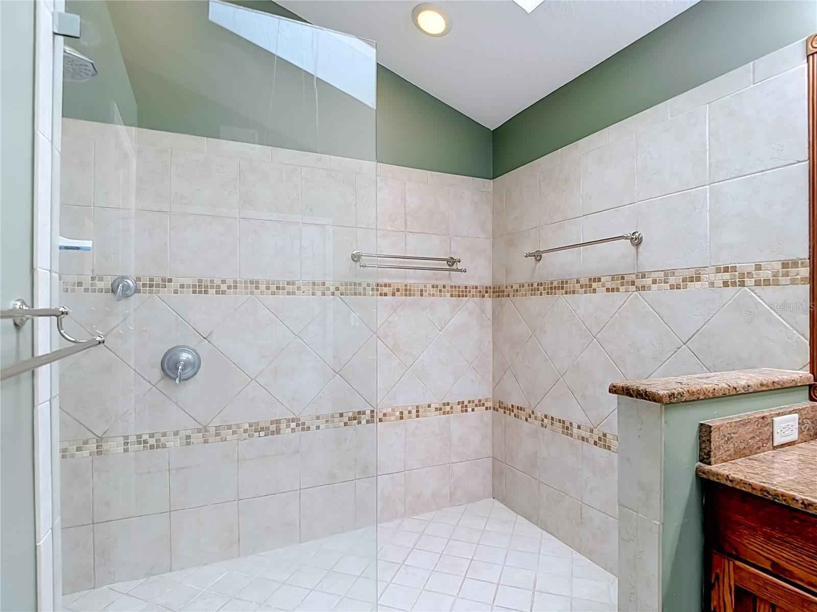 15886 SANCTUARY DR — photo 42
