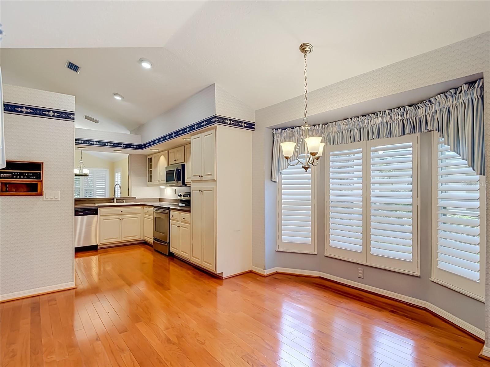 15886 SANCTUARY DR — photo 11