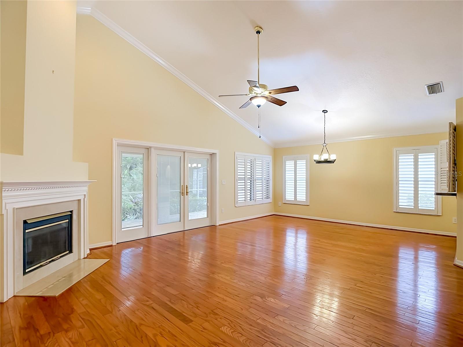 15886 SANCTUARY DR — photo 22